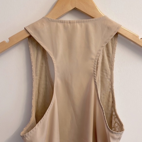 ROBBI & NICKI Latte Crochet Style Flowy Racerback Tank Small - Picture 4 of 6